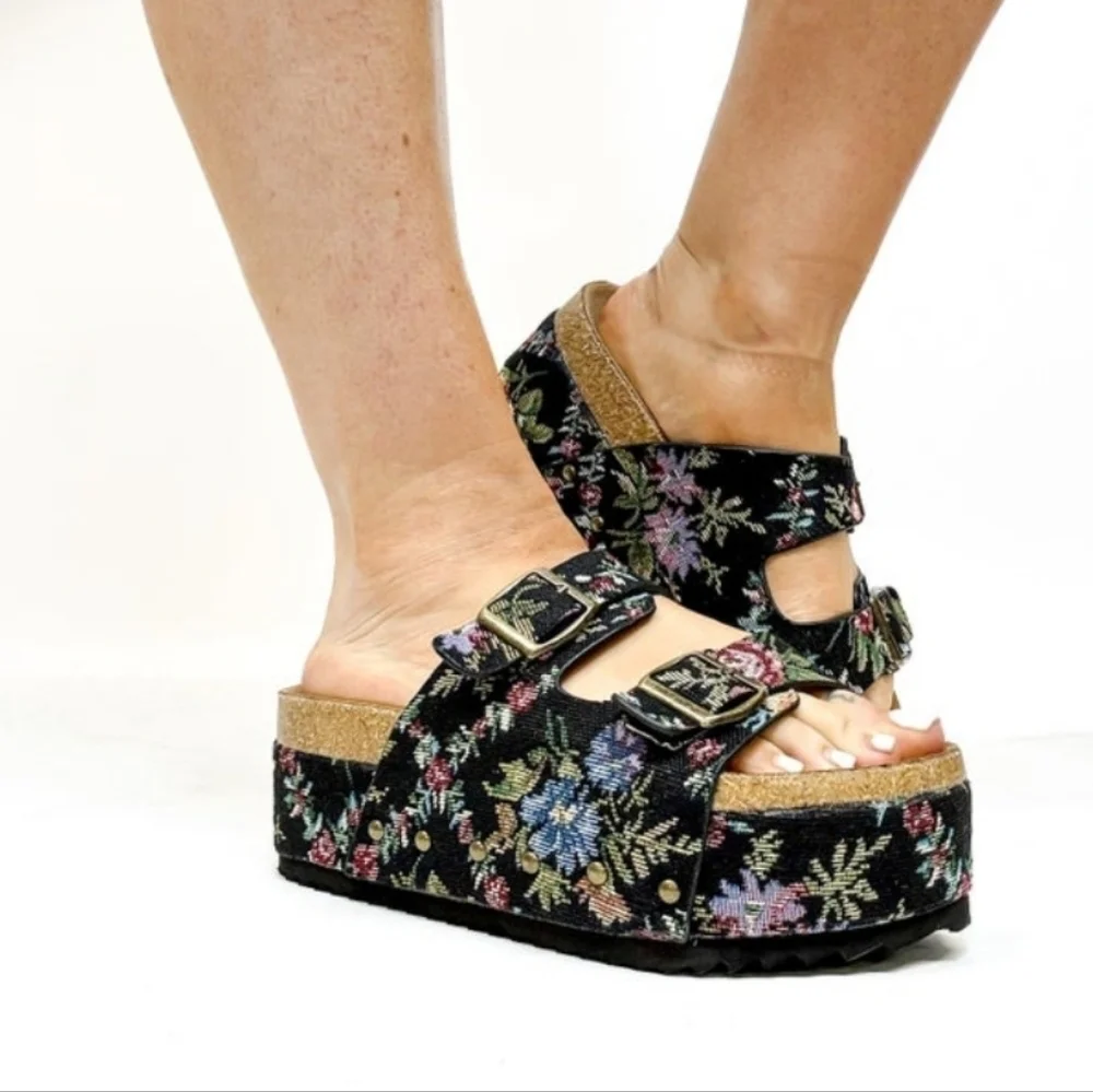 Corky's Hey Girl Platform Wannabe Sandals Black Floral NEW